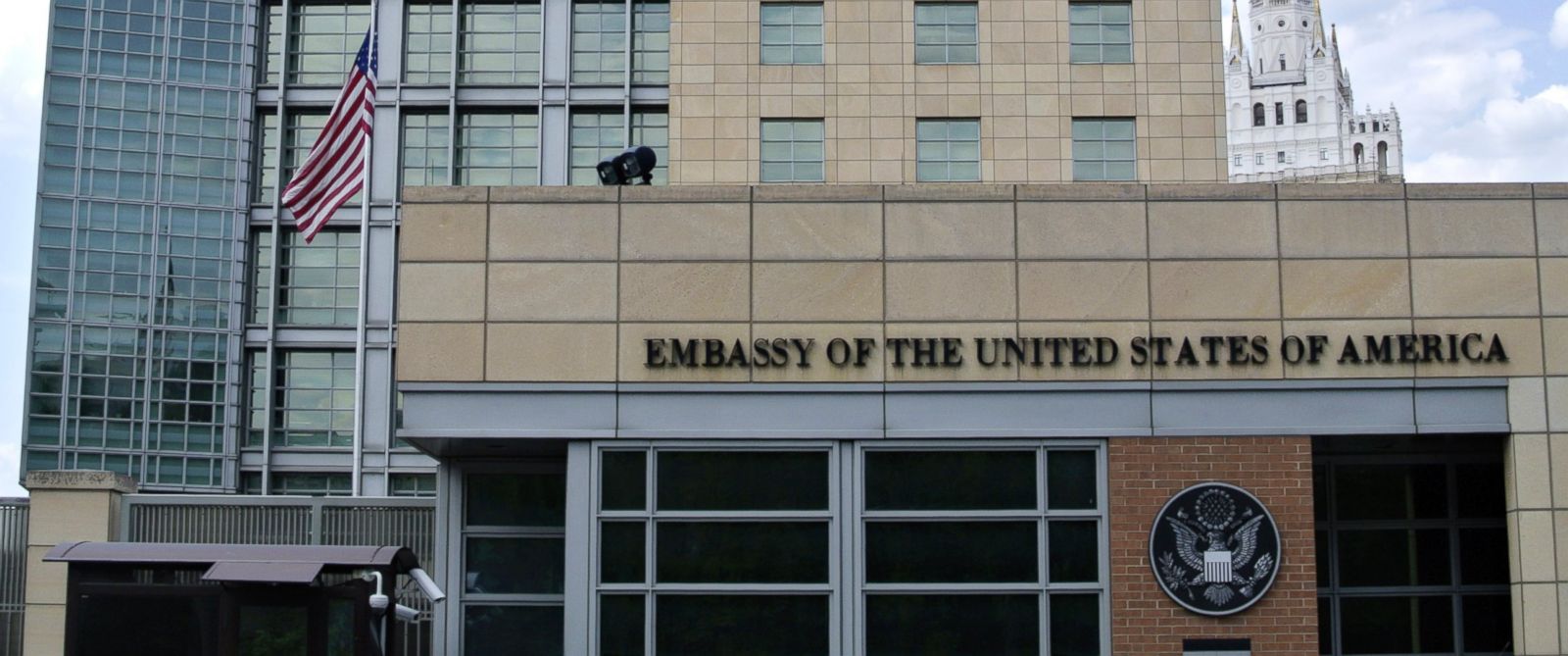 Консульство сша астана. Охрана посольства США В Москве. Посольство Соединенных Штатов Америки. Посольство США В Астане. Посольство США В Москве.
